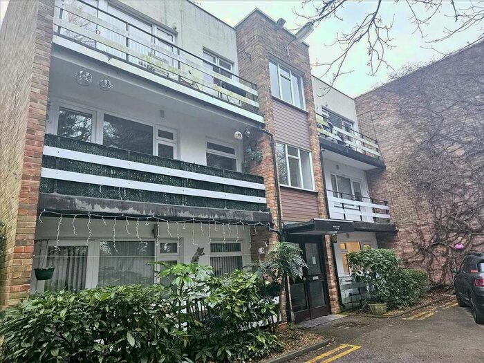 2 Bedroom Flat To Rent In Beech Court, Allerton, Liverpool, L18