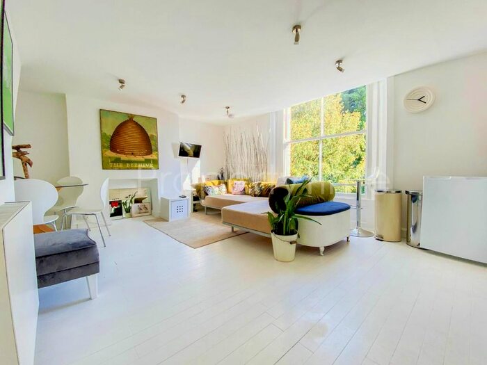 3 Bedroom Flat To Rent In Dresden Road, Archway, N19