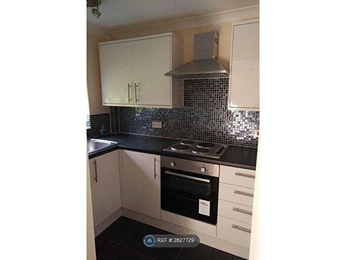 1 Bedroom Flat To Rent In Mayford Close, Beckenham, BR3
