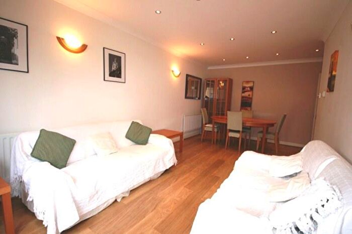 2 Bedroom Apartment To Rent In Lamb Court, Limehouse, E14
