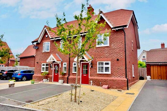 3 Bedroom Semi-Detached House To Rent In Blackwell Close, Swindon, SN25