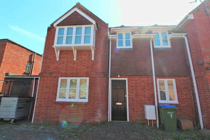 3 Bedroom Terraced House To Rent In High Street, Fareham, PO16
