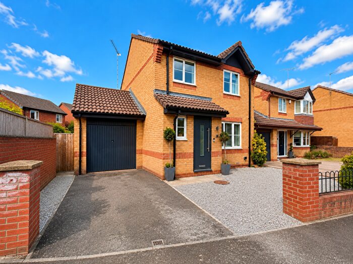 3 Bedroom Detached House For Sale In Fennel Way, Yeovil, BA22