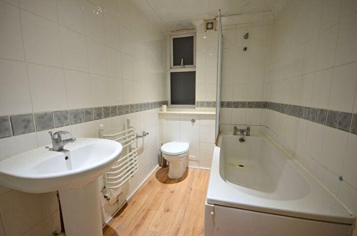 2 Bedroom Flat For Sale In Christchurch Road, Bournemouth, BH1