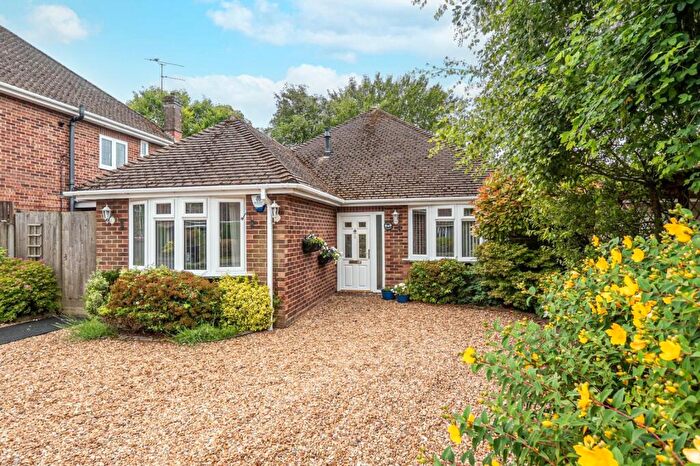 2 Bedroom Bungalow For Sale In Coombe Drive, Dunstable, Bedfordshire, LU6