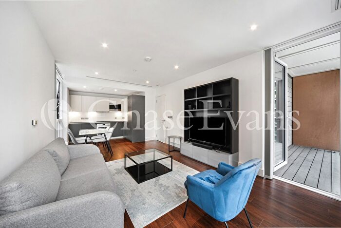 2 Bedroom Flat For Sale In Maine Tower, Harbour Central, Harbour Way, Canary Wharf, London, E14