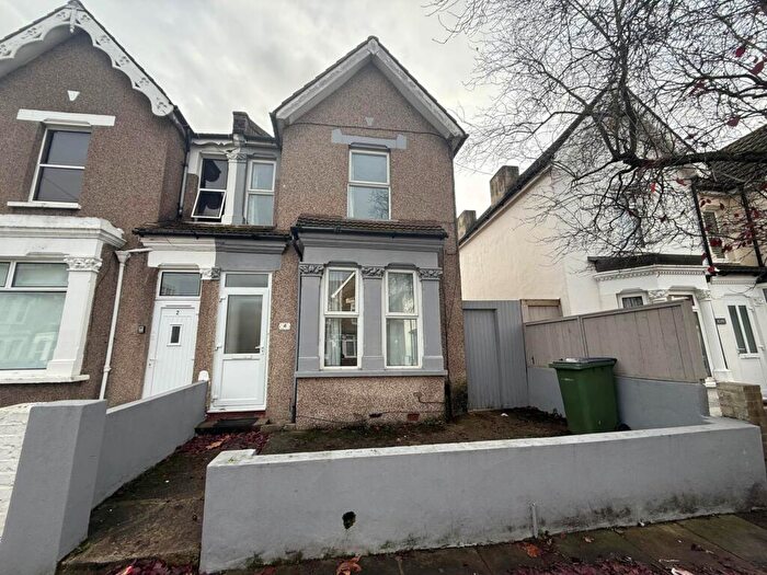 4 Bedroom House To Rent In Abbey Grove, London, SE2