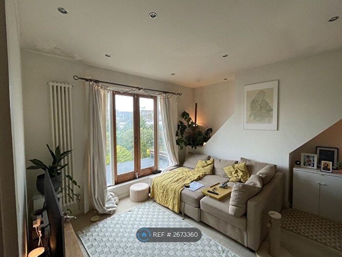 2 Bedroom Flat To Rent In York Avenue, Hove, BN3