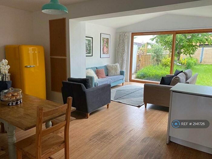 4 Bedroom Semi-Detached House To Rent In Chapel Close, Braunton, EX33