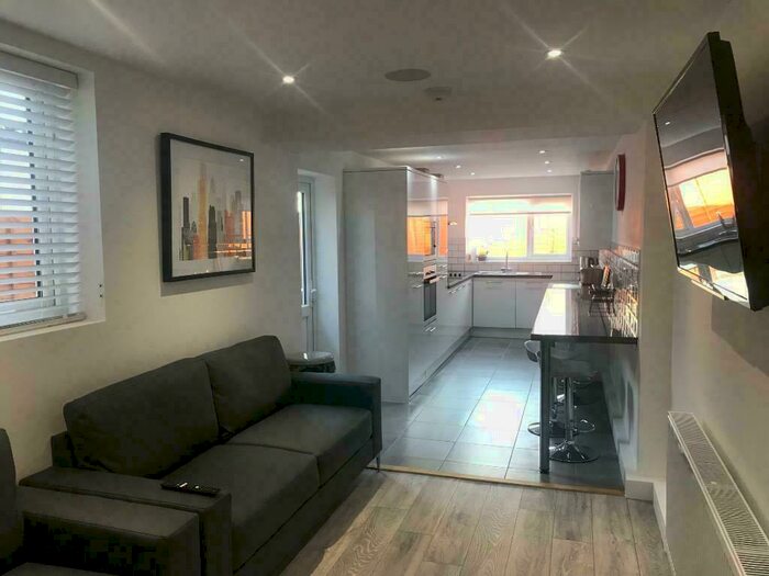 1 Bedroom Terraced House To Rent In Beatrice Road, Southsea, Hampshire, PO4