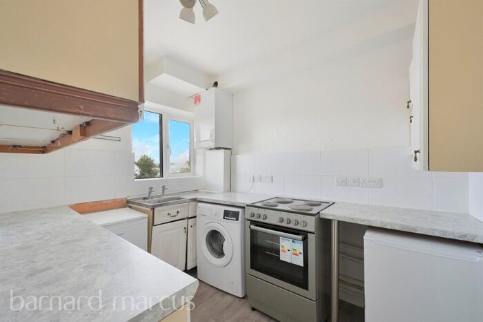 2 Bedroom Flat For Sale In The Parade, Burgh Heath, Tadworth, KT20