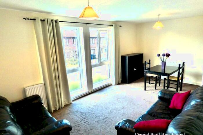 1 Bedroom Flat To Rent In Littlewood Close, West Ealing, W13