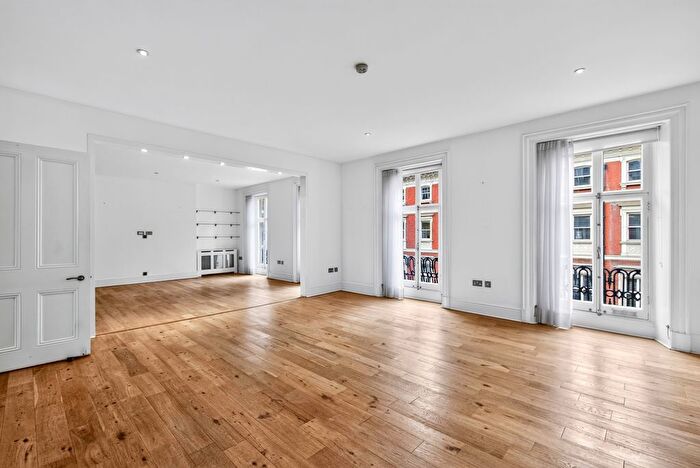 3 Bedroom Flat To Rent In Mandeville Place, Marylebone, London, W1U