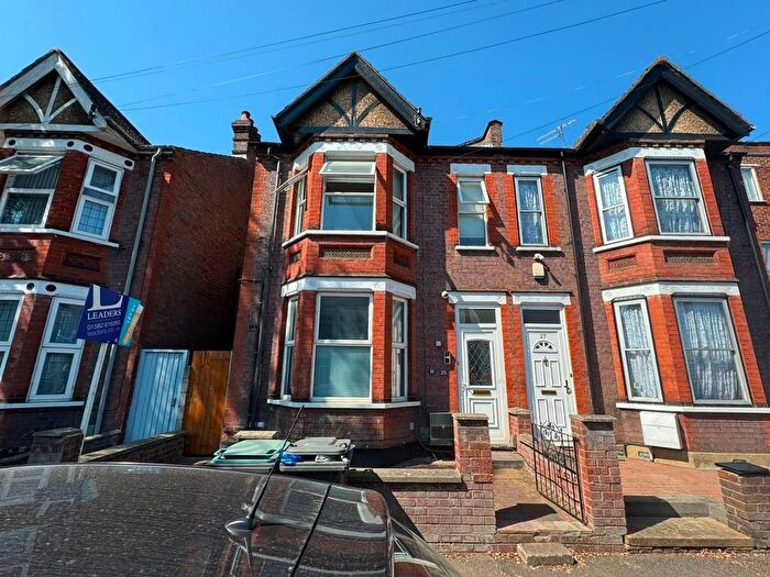 5 Bedroom Semi-Detached House For Sale In Avondale Road, Luton, LU1
