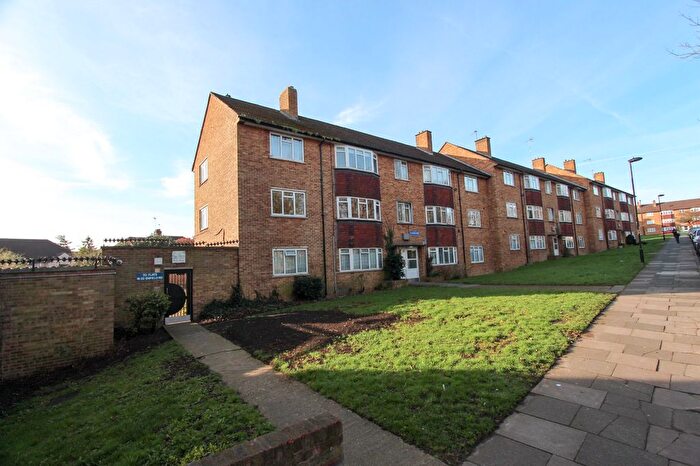 2 Bedroom Flat To Rent In Enfield Road, Enfield, EN2
