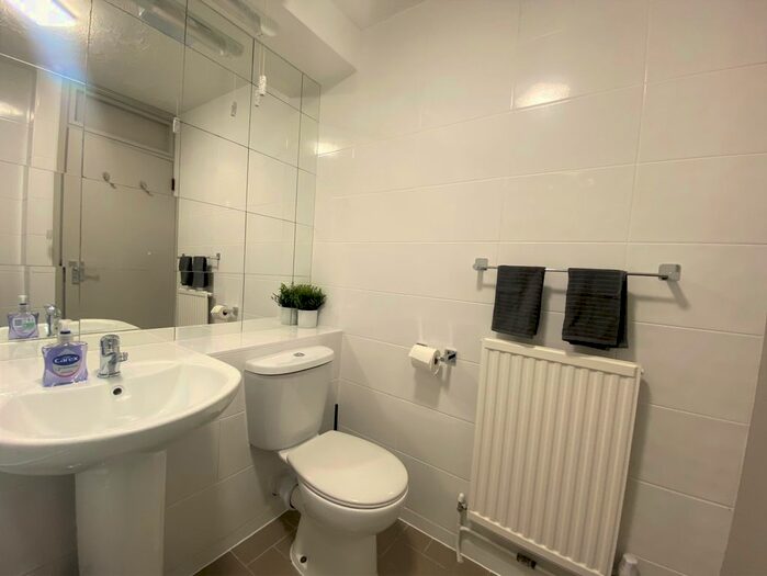 1 Bedroom Flat To Rent In Portsoken Street, London, EC3N