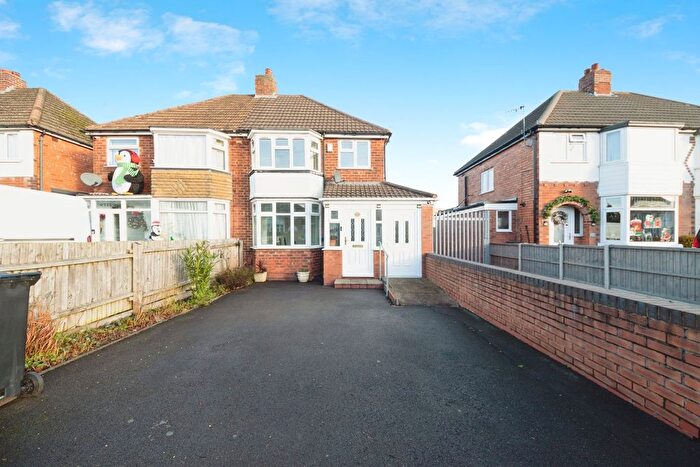 3 Bedroom Semi Detached House For Sale In Wellsford Avenue, Solihull, B92