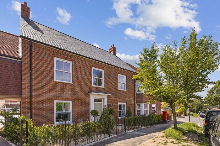 2 Bedroom Flat For Sale In The Dean, Alresford, SO24