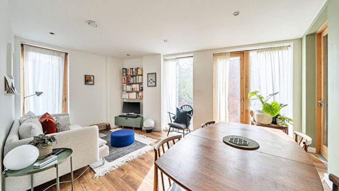 2 Bedroom Flat For Sale In Milcote Street, London, SE1