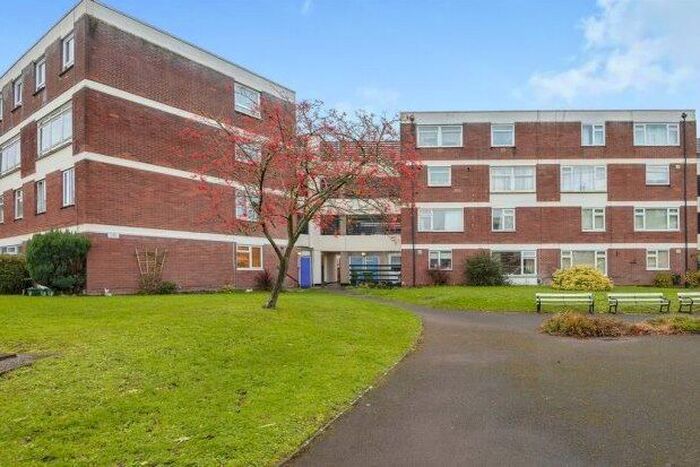 3 Bedroom Flat To Rent In Elworthy Close, Stafford, ST16