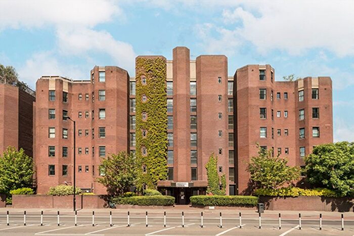 1 Bedroom Flat To Rent In Nine Elms Lane, Nine Elms, SW8