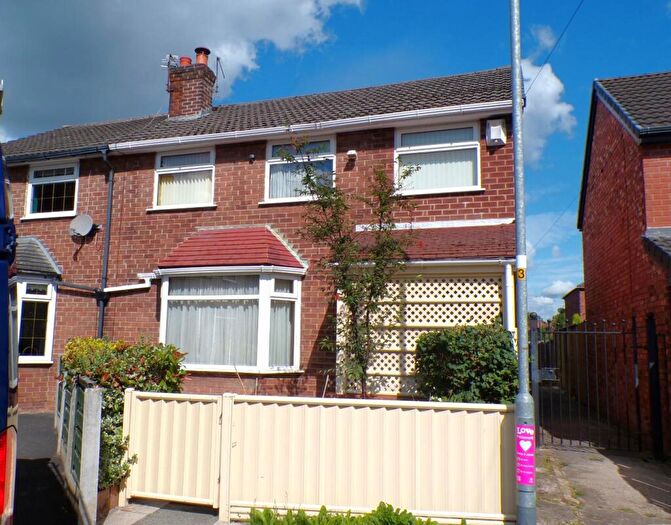 3 Bedroom Semi-Detached House For Sale In Gail Close, Failsworth, Manchester, M35