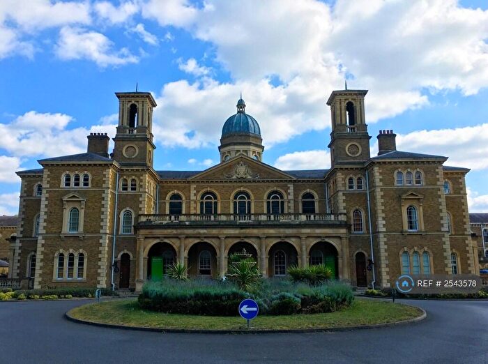 2 Bedroom Flat To Rent In Princess Park Manor, London, N11