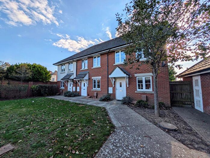 2 Bedroom House To Rent In Chichester, PO19