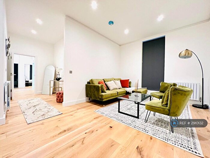 2 Bedroom Flat To Rent In Lower Road, London, SE16