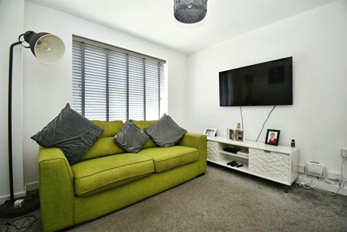 4 Bedroom Detached House For Sale In Grosvenor Road, Kingswood, Hull, HU7