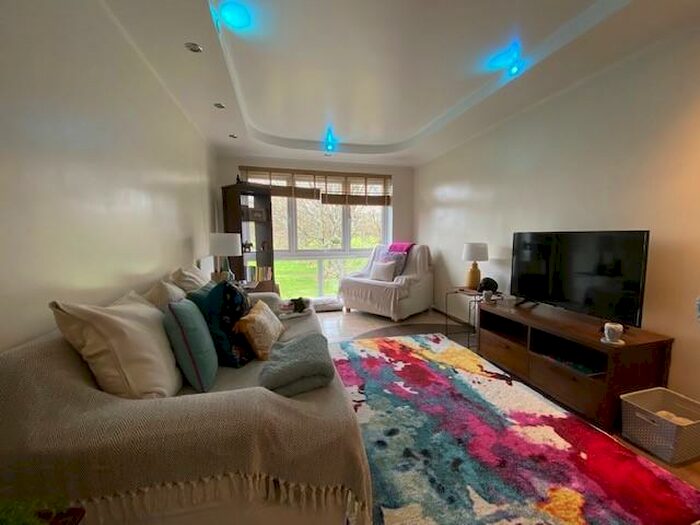 1 Bedroom Flat To Rent In Bremley Court, Glenwood, Cardiff, CF23