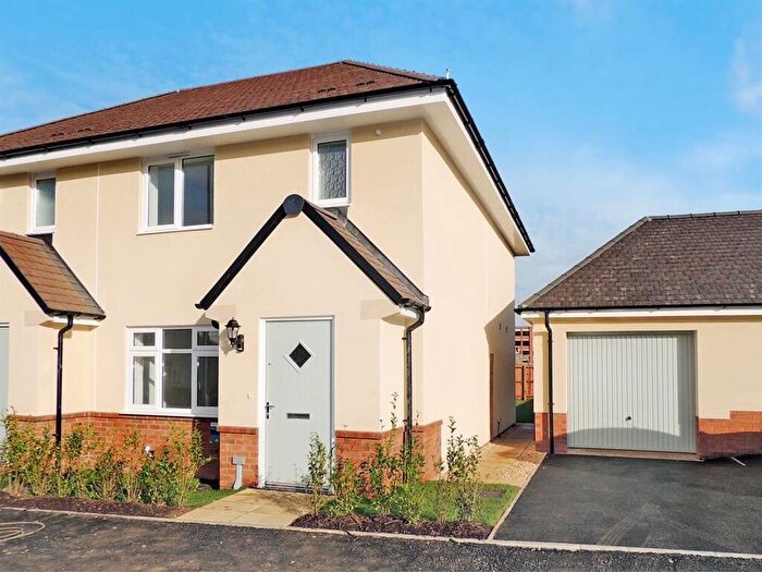 3 Bedroom Semi-Detached House To Rent In Augustus Avenue, Bristol, BS31