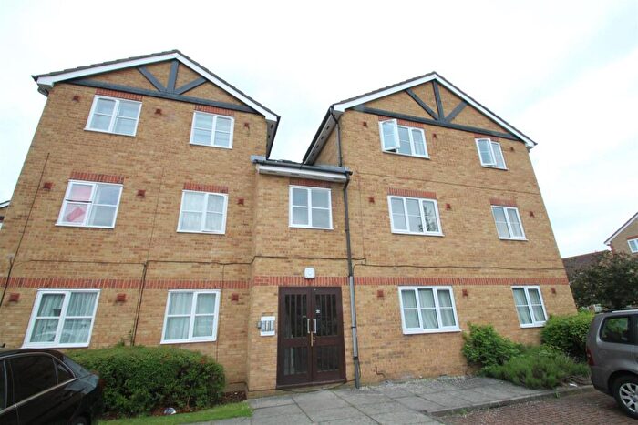 2 Bedroom Flat To Rent In Maplin Park, Slough, SL3