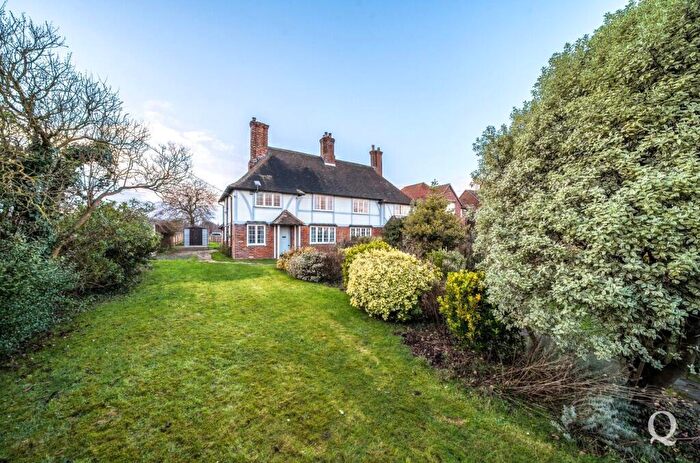 3 Bedroom Semi-Detached House For Sale In Frinsted Road, Milstead, Sittingbourne, Kent, ME9