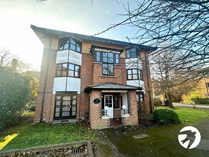 2 Bedroom Flat For Sale In Halley Gardens, Lewisham, London, SE13