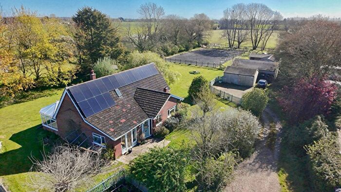 3 Bedroom Detached House For Sale In Bevan Close, Carleton Rode, Norwich, NR16