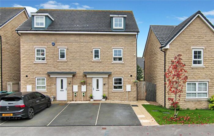 4 Bedroom Semi-Detached House For Sale In Stephenson Drive, Silsden, BD20