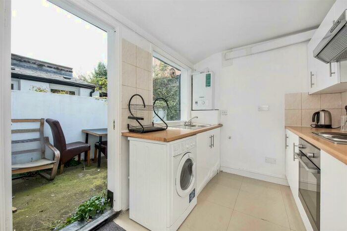 4 Bedroom House To Rent In Henshaw Street, London, SE17