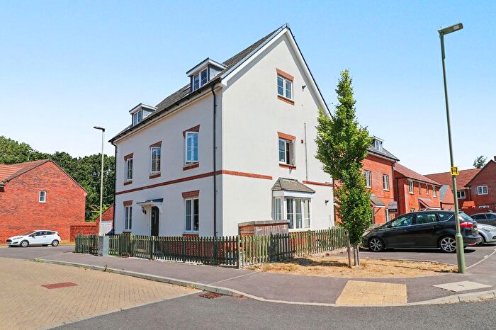 2 Bedroom Flat For Sale In Chiltern Crescent, Fair Oak, SO50