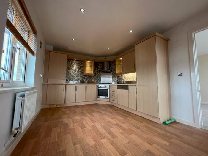 2 Bedroom Flat To Rent In Ffordd Garthorne, Cardiff, CF10