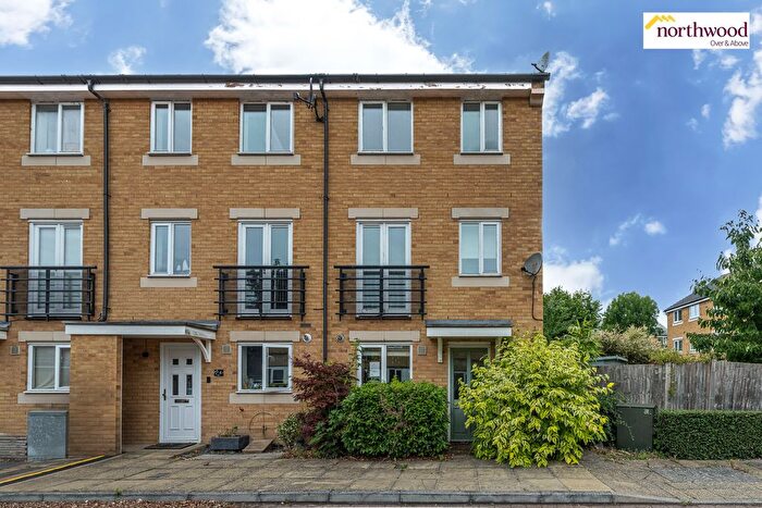 4 Bedroom Detached House For Sale In Wander Wharf, Kings Langley, WD4