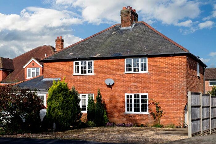 3 Bedroom Semi Detached House For Sale In Haslemere Road, Liphook, GU30