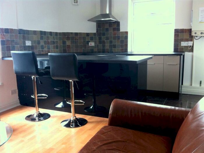 2 Bedroom Flat To Rent In Letty Street, Cardiff, CF24