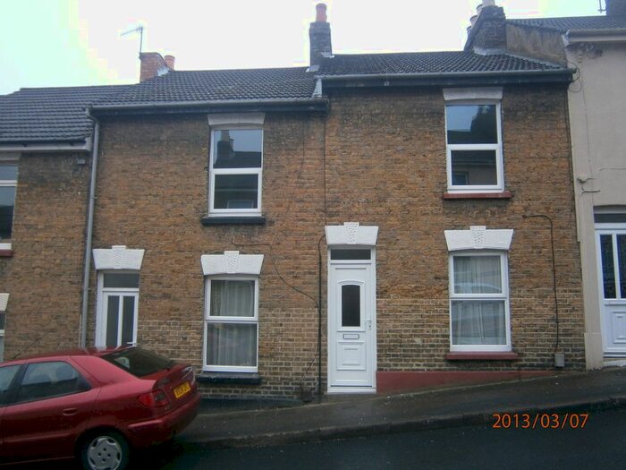 3 Bedroom Terraced House To Rent In Otway Street, Chatham, ME4