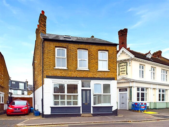 2 Bedroom Detached House To Rent In Colne Road, Twickenham, TW2