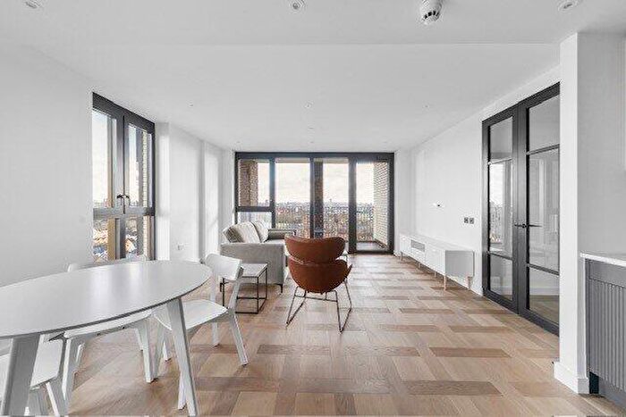 2 Bedroom Flat To Rent In Boxwood Gardens, London Dock, E1W