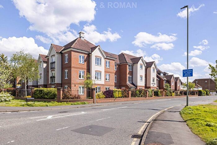 2 Bedroom Flat For Sale In Barnes Wallis Court, West Byfleet, KT14