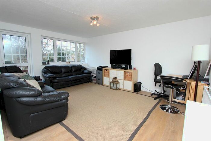 2 Bedroom Maisonette To Rent In West End Lane, Harlington, Hayes, UB3