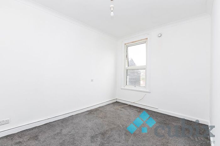 1 Bedroom Flat To Rent In High Street, Epsom, KT17