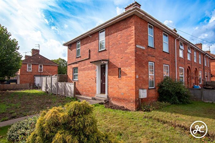 3 Bedroom Semi-detached House For Sale In Kendale Road, Bridgwater, TA6